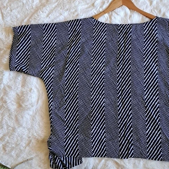 Michael Kors Navy & White Chevron Batwing Top – Size L - Picture 9 of 9